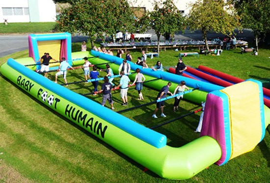 jeu-gonflable-baby-foot-humain-evenement-entreprise Jeux gonflable séminaire