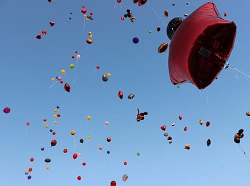 Lâcher de ballons mariage, anniversaire événement entreprise