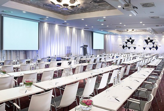 salle-de-seminaire-decorer-videoprojecteur Salle de séminaire décorer avec vidéoprojecteur