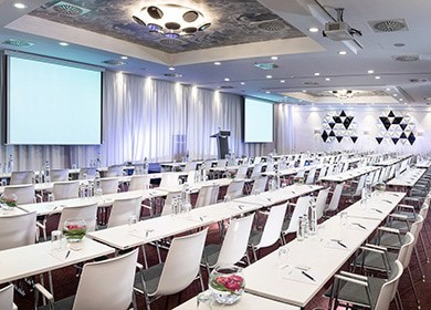 salle-de-seminaire-projecteur-decoration Soirée de séminaire pour entreprise