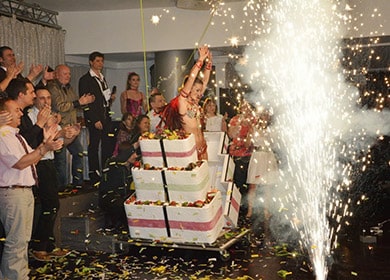 gateau-anniversaire-geant-lyon Gâteau d'anniversaire géant anniversaire soirée d'entreprise Lyon