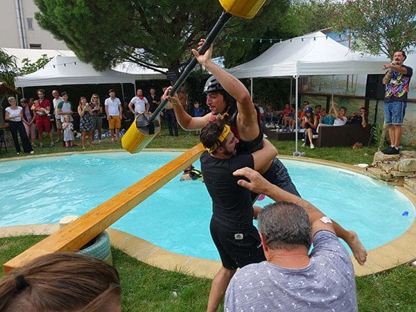 joute gladiateur piscine pour événement d'entreprise