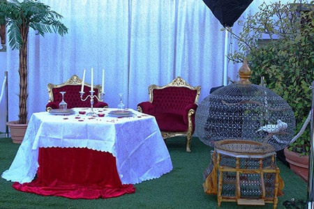 trone-rouge-or-mariage-oriental Podium mariage avec Trône rouge