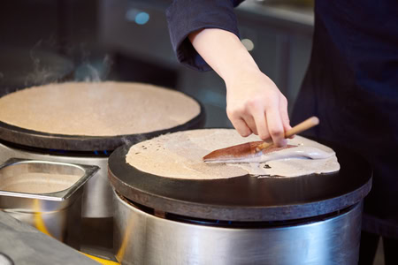 animation-crepes-chandeleur-lyon Animations crêpes en entreprise pour la Chandeleur