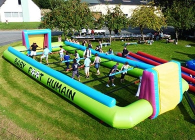 Location jeux gonflable baby foot humain