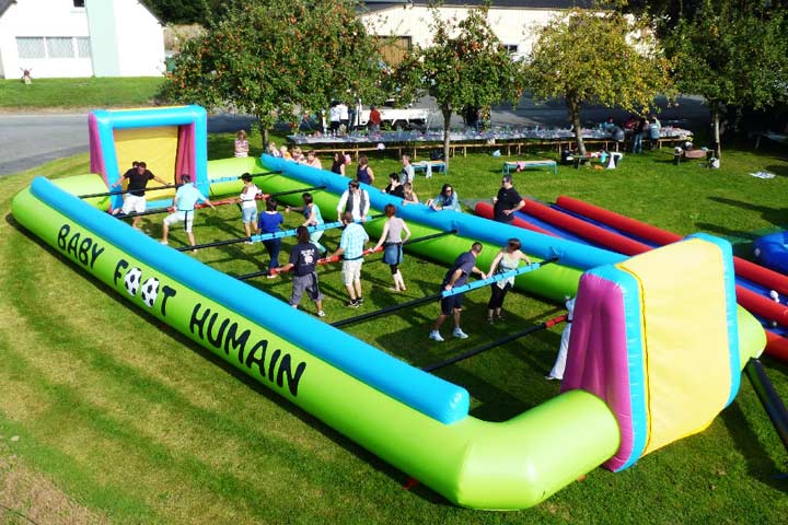 baby-foot-humain-structure-gonflable-jeu-adulte-enfants Jeu gonflable baby foot humain