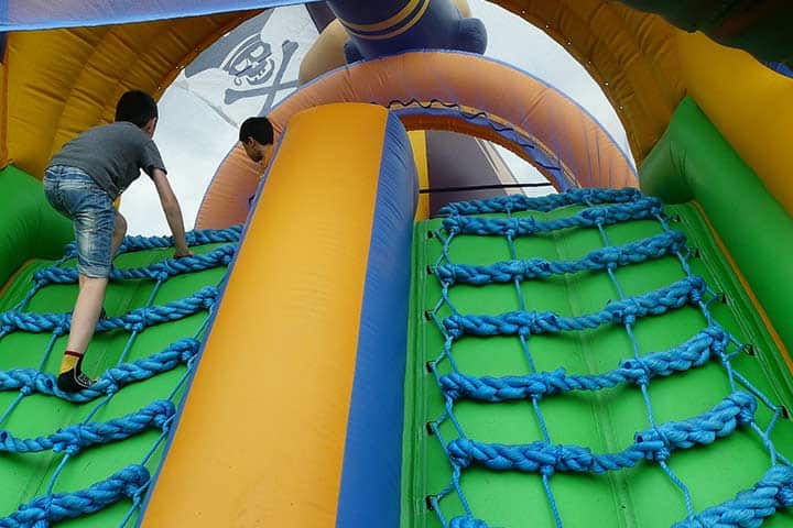 location-structure-gonflable-enfants jeu gonflable obstacle