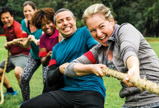 jeux-tir-a-la-corde-animation-team-building-evenement-d-entreprise-seminaire-lyon Tir à la corde pour team building animation événement d'entreprise et séminaire