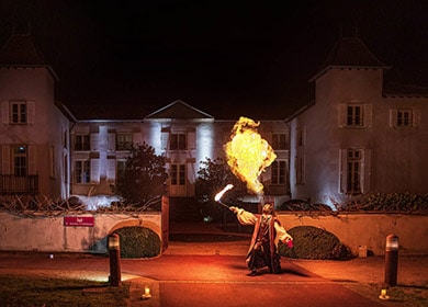 cracheur-feu-soiree-prive-entreprise-lyon Cracheur de feu spectacle pour événement d'entreprise