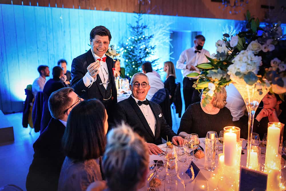 Magie rapprochée soirée d'entreprise magicien professionnel