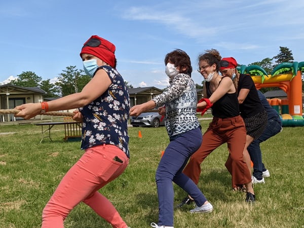 animation-team-building Tir à la corde jeu pour événement d'entreprise
