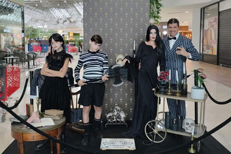 Animation Halloween avec la famille Addams à Lyon